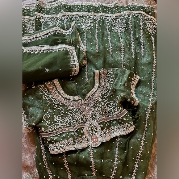 Indian Wedding Guest Lehenga - Picture 6 of 7